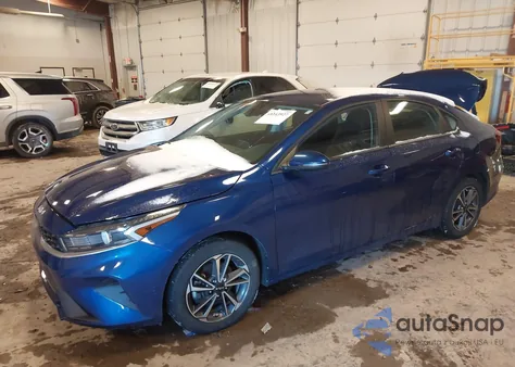 2023 Kia Forte Lxs z USA, uszkodzony, nr VIN 3KPF24AD8PE653111